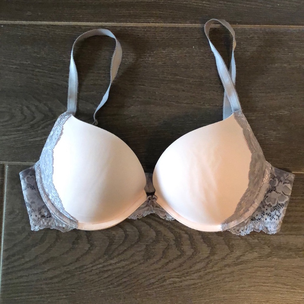 [VICTORIA’S SECRET]